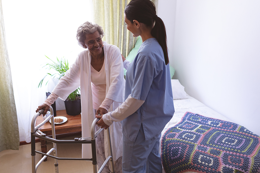 Eight Things Your Mom Should and Shouldn’t Do After a Hip Fracture